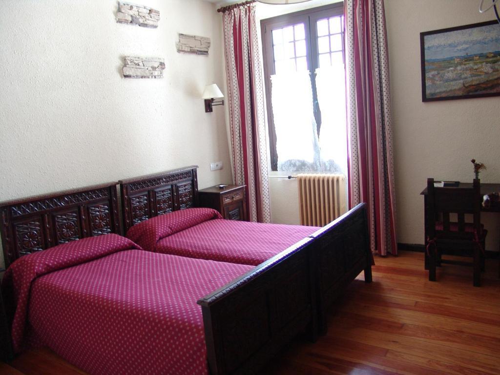 Hostal Ayestaran II Lekunberri Oda fotoğraf